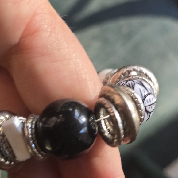 Black & White Bead Necklace Checks Silver Tone 17 - 20" - Picture 10 of 12